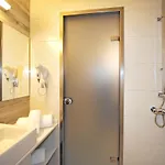 Astron & Aparthotel
