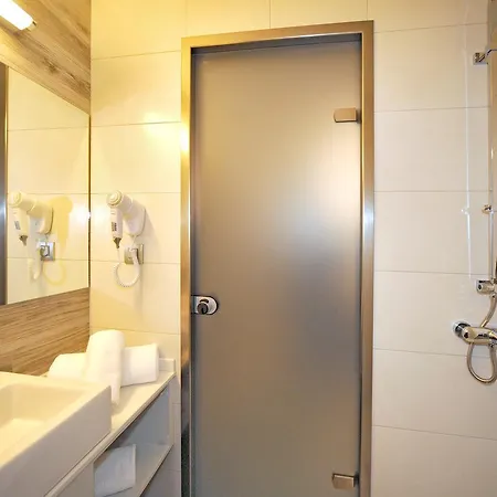 Astron & Aparthotel