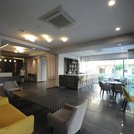 Astron & 公寓式酒店 3*